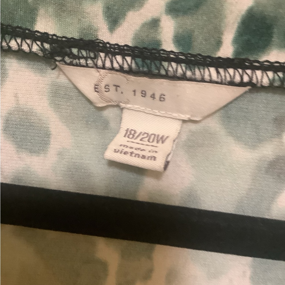EST 1946 Top green leopard print size 18/20 asymmetrical sheer bottom pl… - Picture 7 of 7